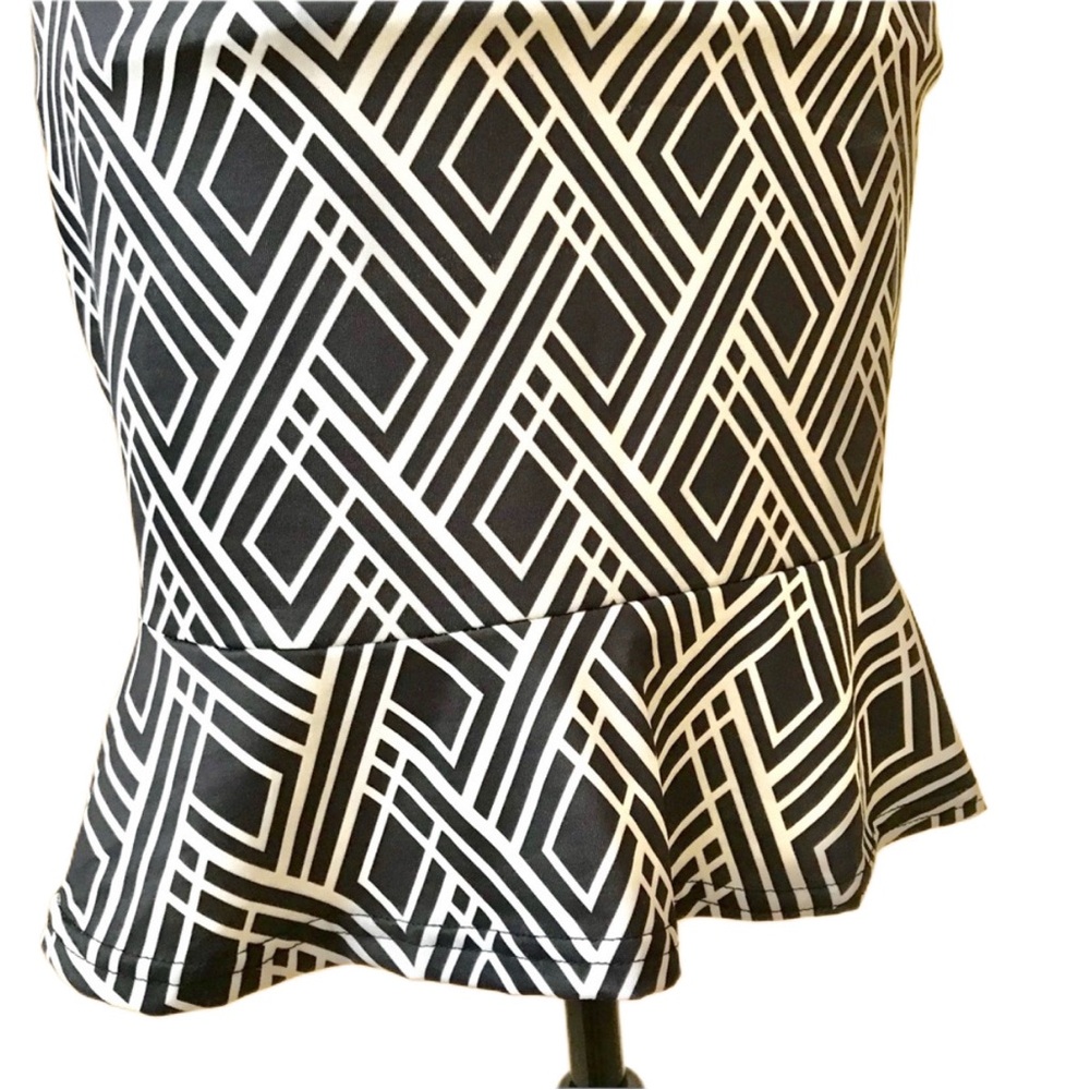 Geometric Tie-Front Ruffle Dress - Picture 6 of 7